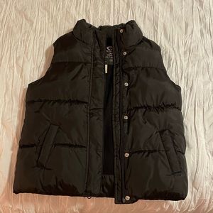 Black puffer vest
